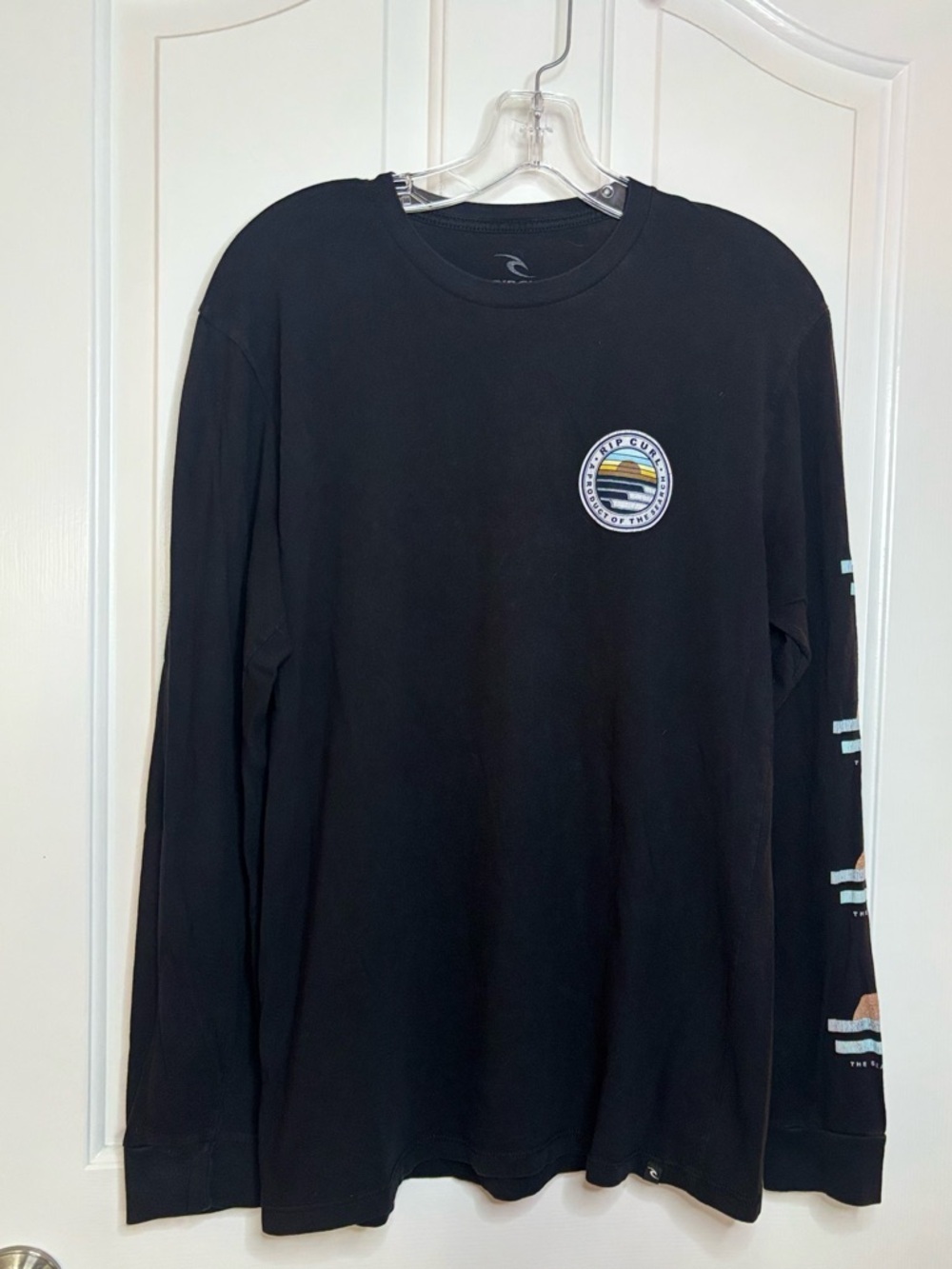 EUC Rip Curl Black Men’s Long Sleeve Tee with Surf motif Size M